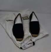 One women's as new Gucci Microguccissima black leather espadrille size 6.