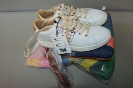 One as new Desigual Faded Fine jumper with diamonds size L (20SWJF41). One as new Desigual