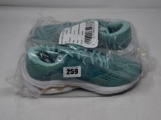 One as new Mizuno Wave Inspire light green trainers size UK 5.5.