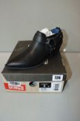 One pair of lady's boxed as new Dingo Kickback ankle boots in black (9 M).