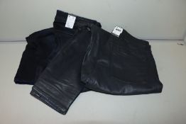 One as new G Raw high skinny women jeans (Colour: dark aged. Size 32/32. Model: 3301. Security tag