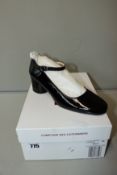 One as new Comptoir Des Cotonniers Mary Janes in patent leather with a round heel shoes size 36 (