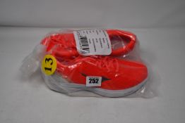 One as new Mizuno Wave Revolt orange/pink trainers size UK 5.5.