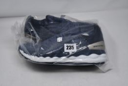 One as new Mizuno Wave Sky Neo black trainers size UK 8.