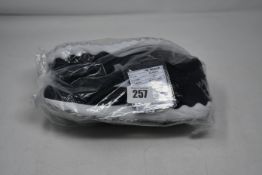 One as new Mizuno Wave Skyrise black trainers size UK 5.5.