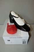 One as new Comptoir Des Cotonniers Mary Janes in patent leather with a round heel shoes size 39 (