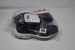 One as new Mizuno Wave Inspire purple trainers size UK 5.5.