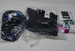 One as new Adidas fillet label t-shirt size M (ED6936). One as new Adidas 7/8 leggings size M (