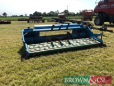 2006 Shelbourne Reynolds pick up header for combine. Serial No: 82117. Machine No: 209900 02