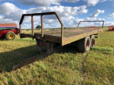 Bale trailer, twin axle, wooden floor