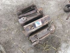 Quantity metal crawler track extension plates