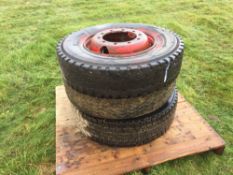 3No. 11R22.5 wheels and tyres
