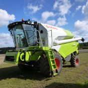 Claas Tucano 480 Combine APS hybrid - AY11 CLN and Claas V750 25ft combine head and rape side