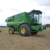 John Deere S680i combine with 30' Premium Flow Header - 2012 plate - 2425 Engine Hours - 1855 Drum