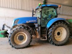 New Holland T7.