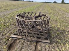 2 x Cage wheels - 1 x 5 star,