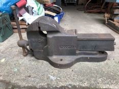 Vice, 1 x Record No 24 blue. Stored near Gorleston, Norfolk No VAT on this item.