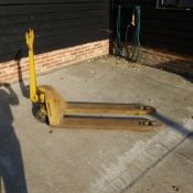Pioneer hand pallet truck, 2300kg capaci