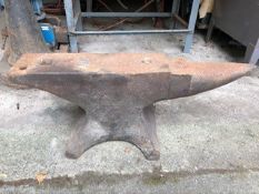Anvil, 1 x large. L 29.5 x W 5.