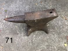 Anvil, 1 x large.L 26 x W 5.7 x H 11.
