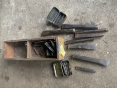 Quantity of chisels inc v small chisels. Stored near Gorleston, Norfolk. No VAT on this item.