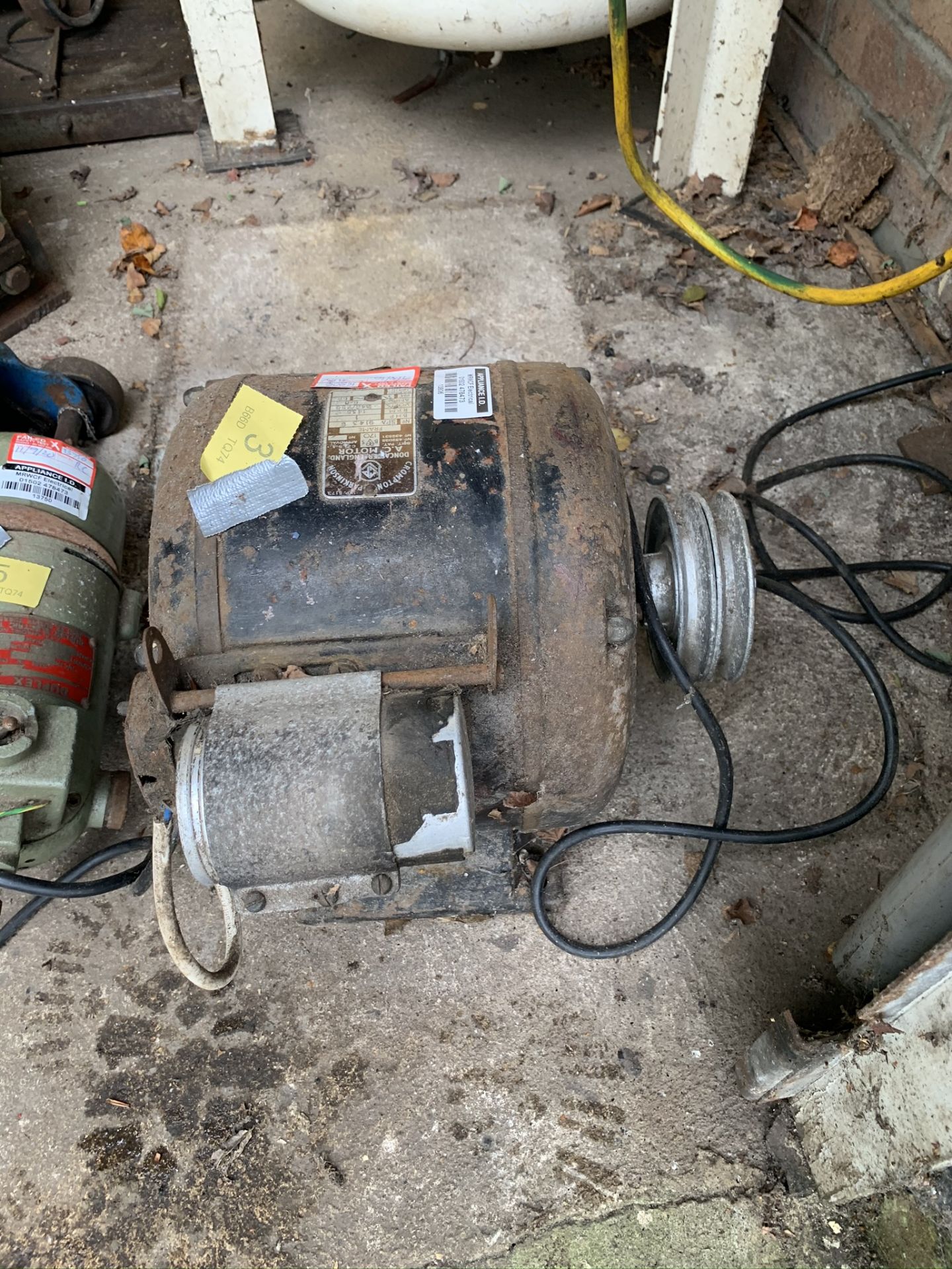 Crompton Parkinson AC Motor 240 V bo. SPA9943G. Stored near Gorleston, Norfolk. - Image 2 of 2