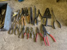 Qty of grips and plyers. Stored near Gorleston, Norfolk. No VAT on this item.