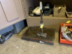 Surface plate and height gage. Stored near Gorleston, Norfolk. No VAT on this item.