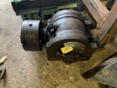 Elliot 5 inch universal dividing head. Stored near Gorleston, Norfolk. No VAT on this item.