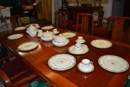 Royal Doulton Albany Design Dinner Service (27 Pie