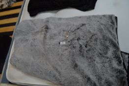 *Faux Fur Throw (Grey)