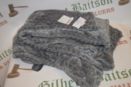 *Jacquard Velvet Throw Grey