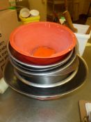 * Assortment of 7 mixing bowls, all in good clean order.