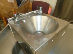 * good condition single basin. (165H x 305W x 270D)