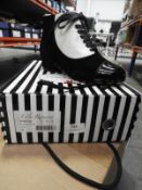*Lola Ramona Ladies Shoes (Black & Cream) Size: 37