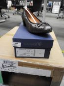 *Caprice Ladies Shoes (Metallic) Size: 6