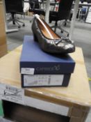 *Caprice Ladies Shoes (Metallic) Size: 5.5