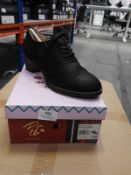 *Pin Up Ladies Shoes Size: 8