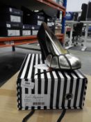 *Lola Ramona Ladies Shoes (Black & Gold) Size: 6