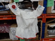 *11 Size: 16 Luciana Quaint Floral White Dresses