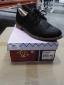 *Pin Up Ladies Shoes Size: 7