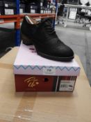 *Pin Up Ladies Shoes Size: 8