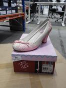 *Pin Up Ladies Shoes Size: 4