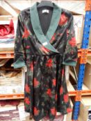 *9 Size: 10 Viva Poinsettia Dresses