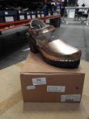 *Rose Gold Ladies Clog Style Shoes Size: 37