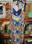 *6 Size: 10 Vanessa Floral Print Dresses