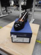 *Caprice Ladies Shoes (Black ) Size: 7