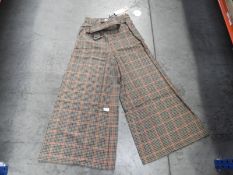 *10 Size: 16 Lindy Bop Derby Pink Check Trousers