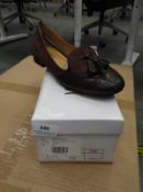*Ladies Maroon Flat Shoes Size: 36