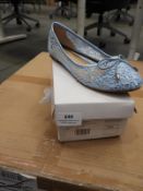 *Ladies Blue Lace Flat Shoe Size: 36